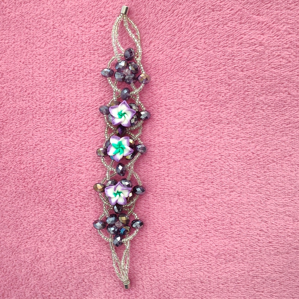 Spring 🪻Floral Beaded Bracelet with Purple Accents